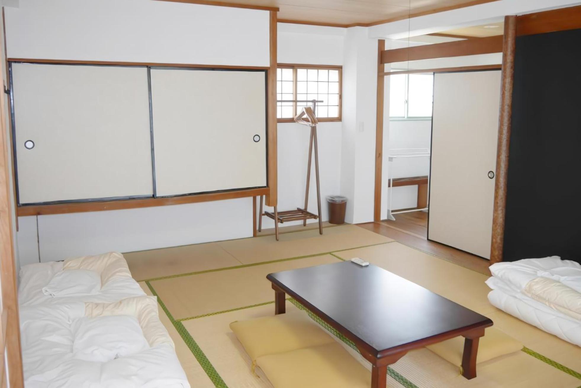 J-Hoppers Lake Biwa Guesthouse Otsu Quarto foto